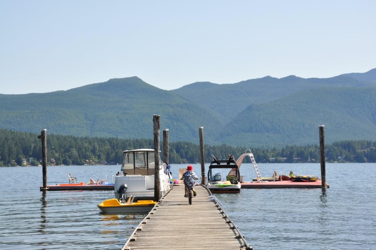 New Vancouver Island Lakefront Vacation Homes Going Up at The Maples at